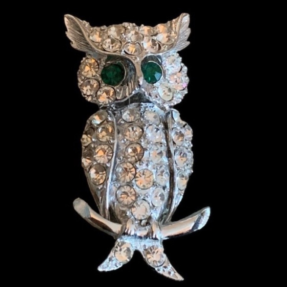 Vintage Silver Tone Emerald Green Eyed Owl Pin Brooch Costume Jewelry - Picture 1 of 5